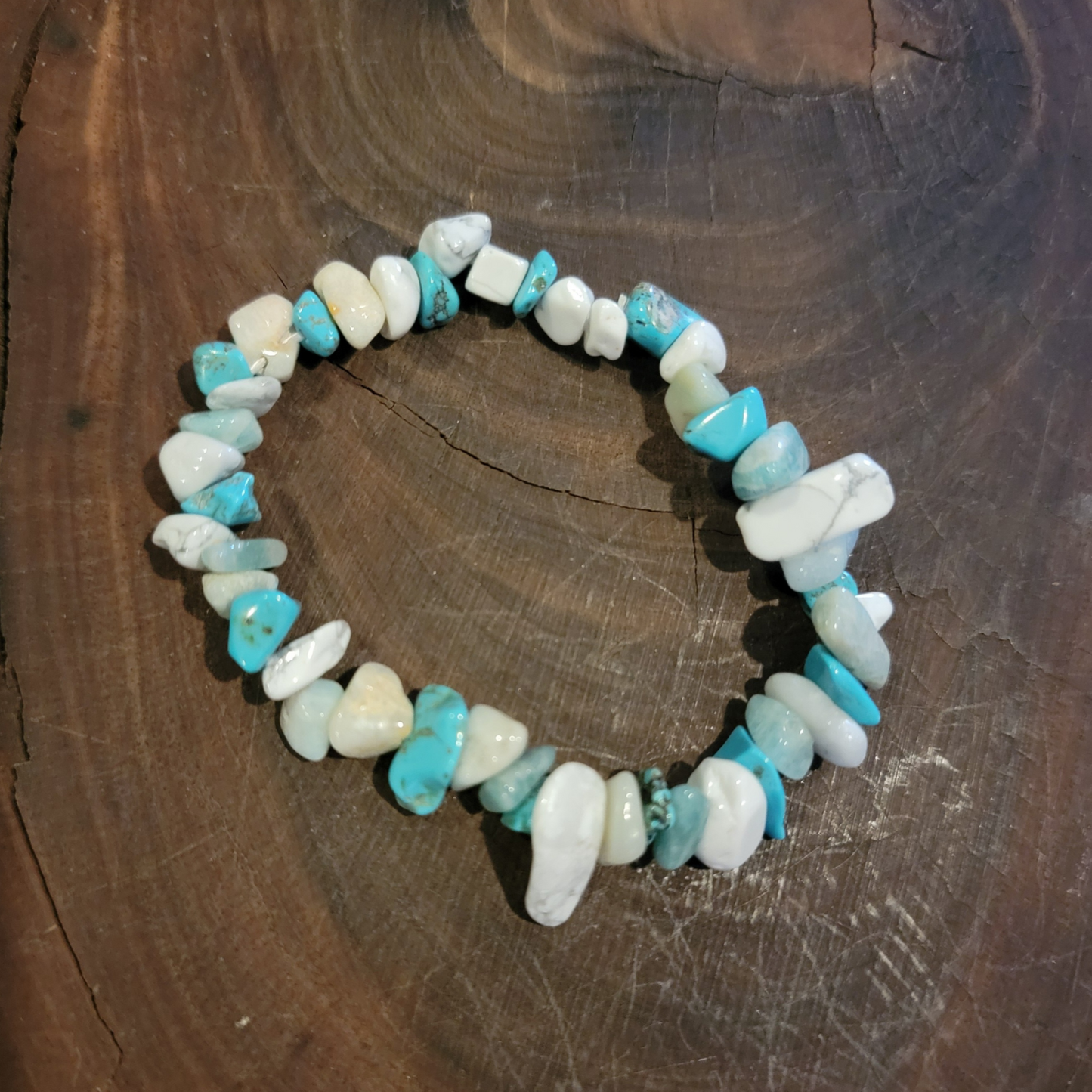 Turquoise Gemstone Chip Bead Bracelet – Natural Boho Beauty