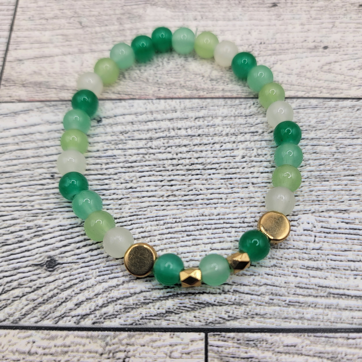 ๐ฟ Emerald Green Glow Glass Bead Bracelet ๐ฟ