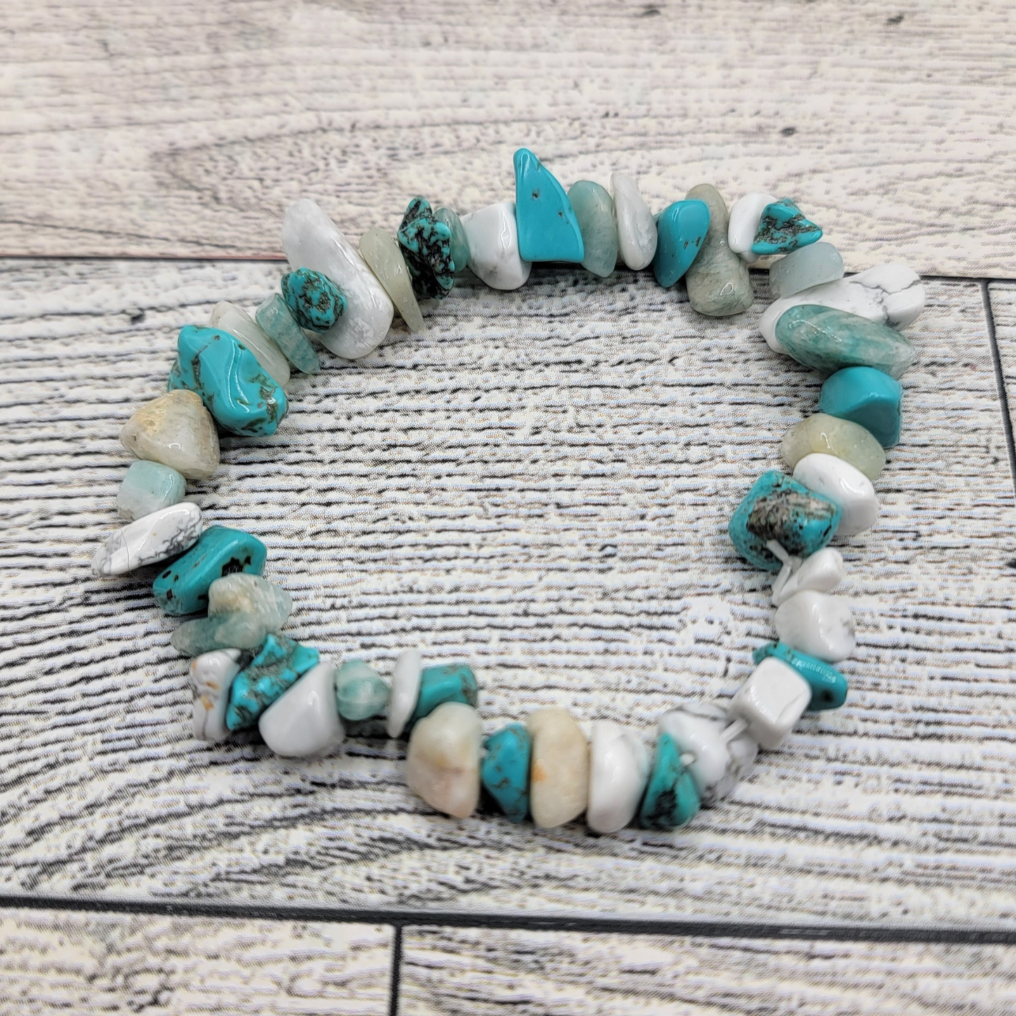 Turquoise Gemstone Chip Bead Bracelet – Natural Boho Beauty