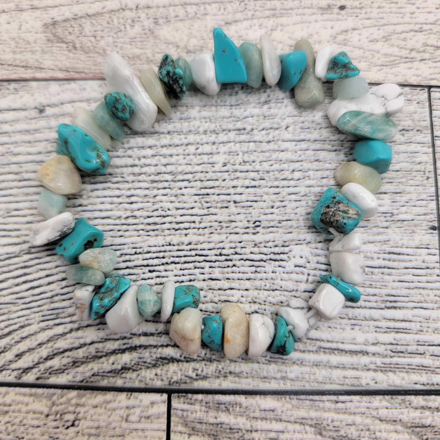 Turquoise Gemstone Chip Bead Bracelet – Natural Boho Beauty