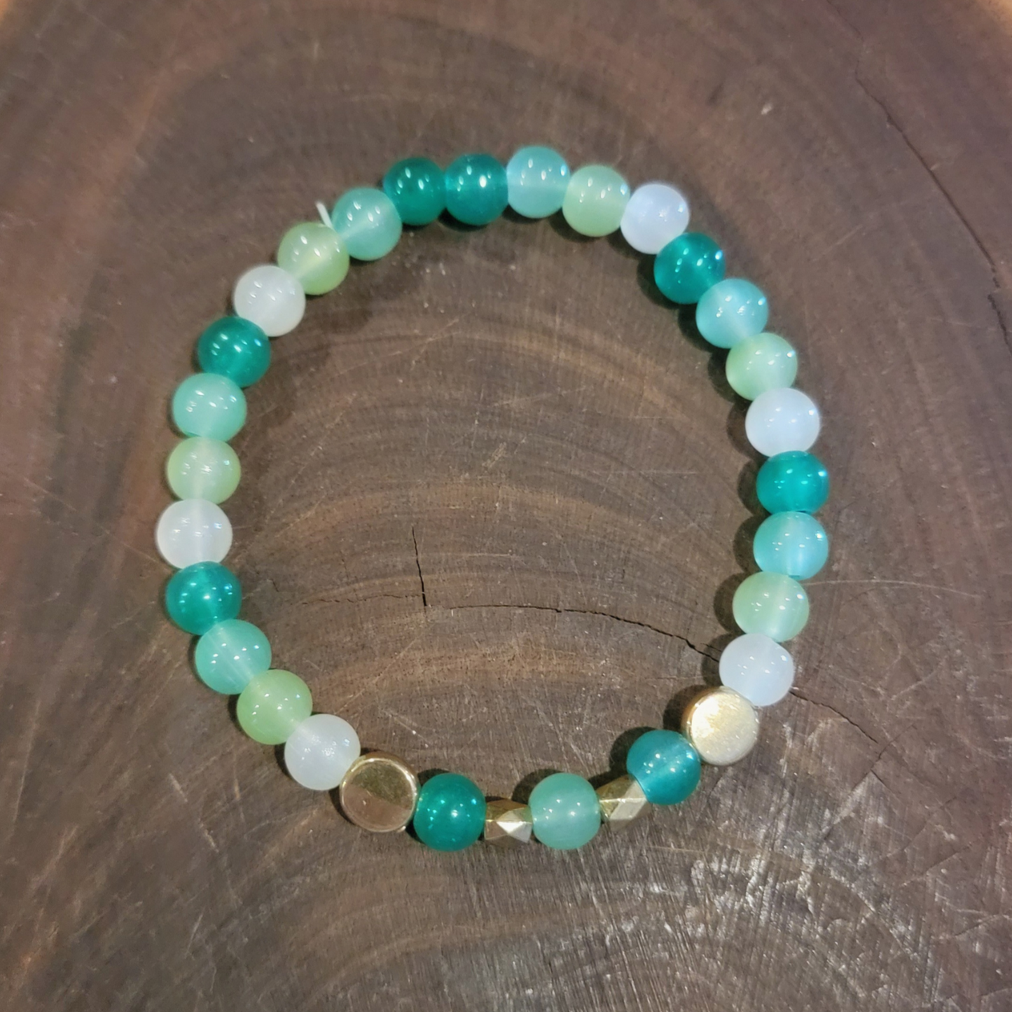 ๐ฟ Emerald Green Glow Glass Bead Bracelet ๐ฟ