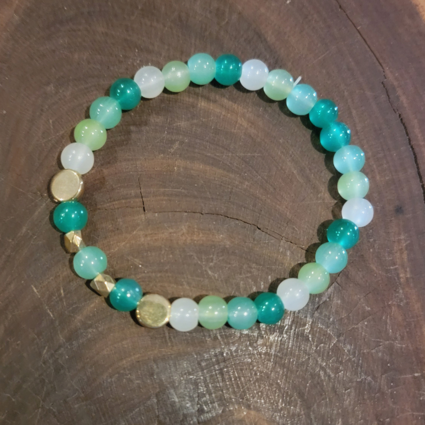 ๐ฟ Emerald Green Glow Glass Bead Bracelet ๐ฟ
